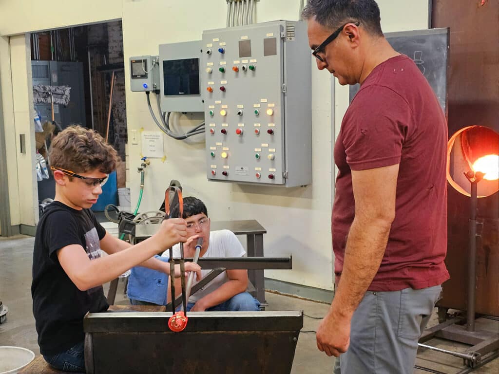 Jaime Guerrero teaching youth at Pittsburgh Glass Center