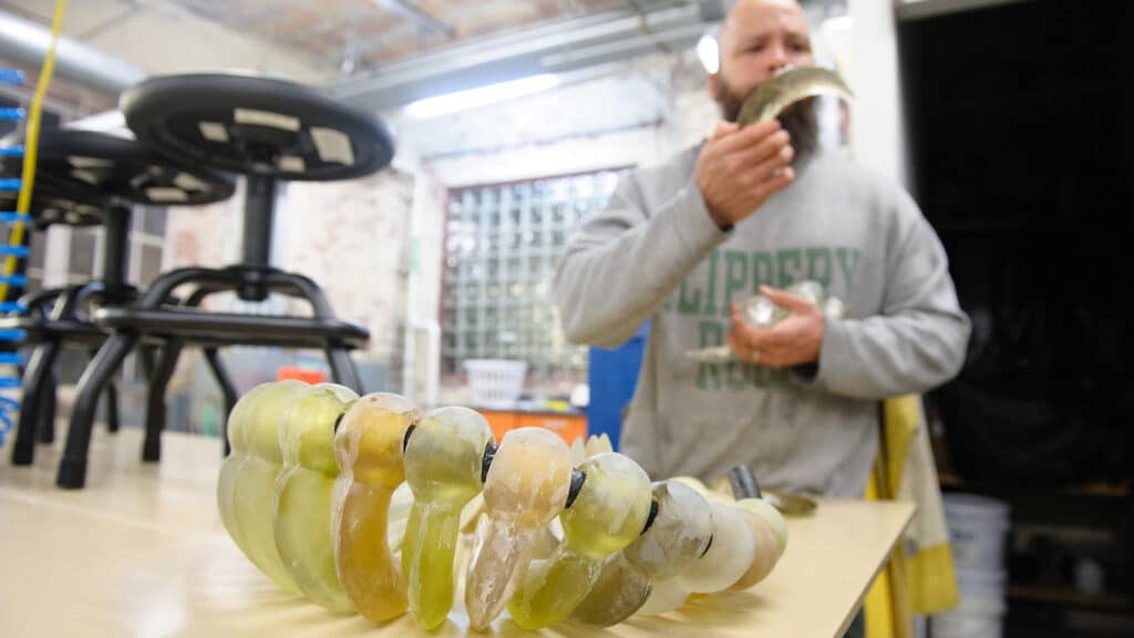 Sharif Bey preparing his glass for exhibition